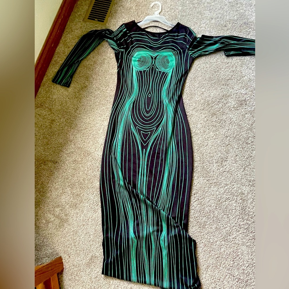 Body print dress